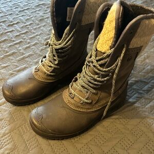 The North Face Women's Brown Lace-Up Insulated Winter Boots with Sherpa Trim